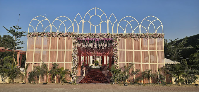 Golden crown front entergate