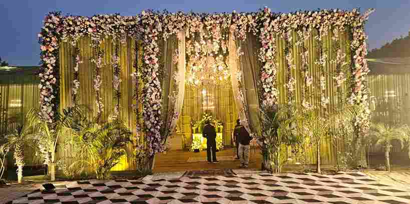 The golden crown resort weddingz in partner derabassi zirakpur resorts entry gate